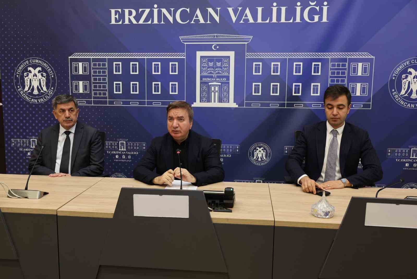 Erzincan&rsquo;da mahsur kalan 39 kişi kurtarıldı
