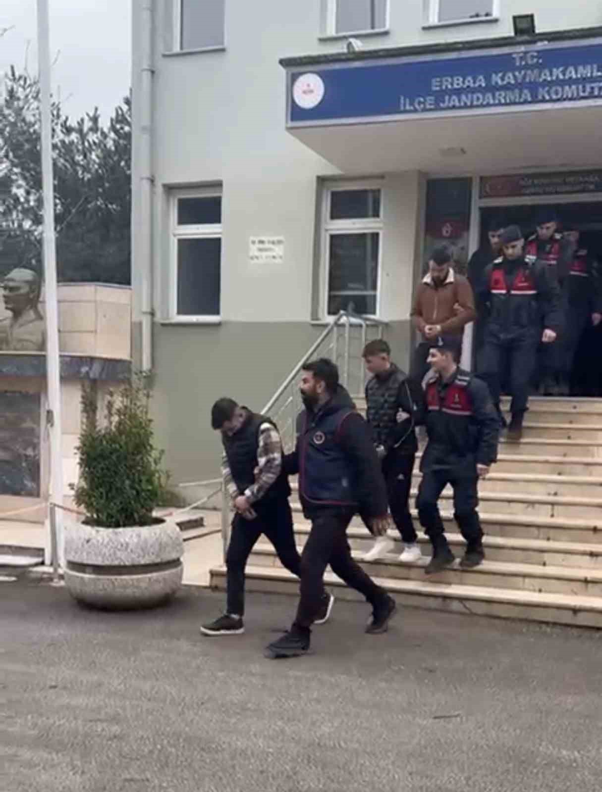 Erbaa&rsquo;da bağ evinden hırsızlık yapan 6 ş&uuml;pheli yakalandı
