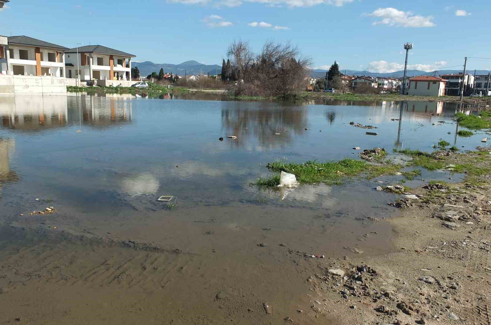 Burhaniye’ de çevre felaketi yaşanıyor