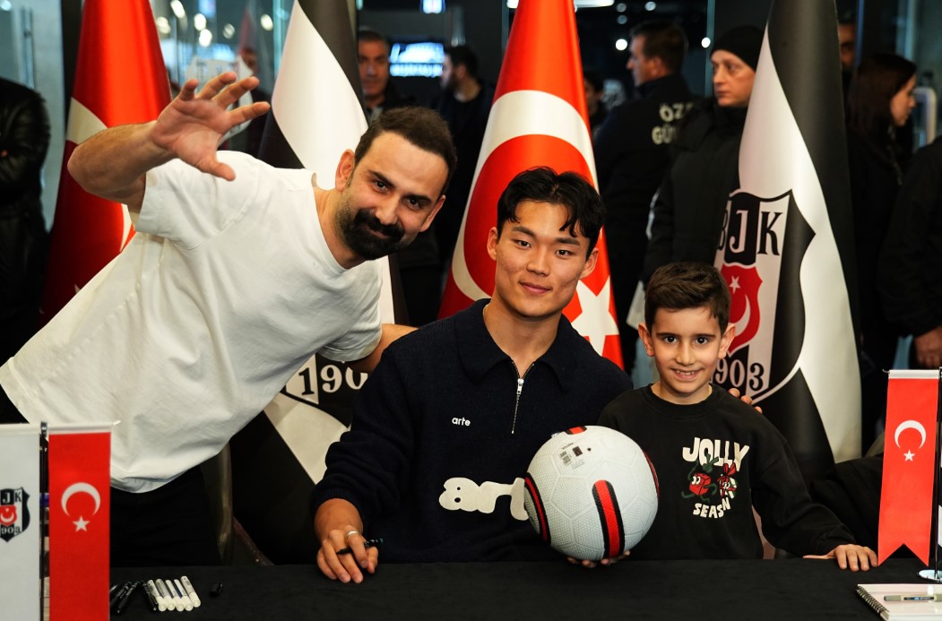 Hyeon-gyu Oh imza g&uuml;n&uuml;nde taraftarlarla buluştu