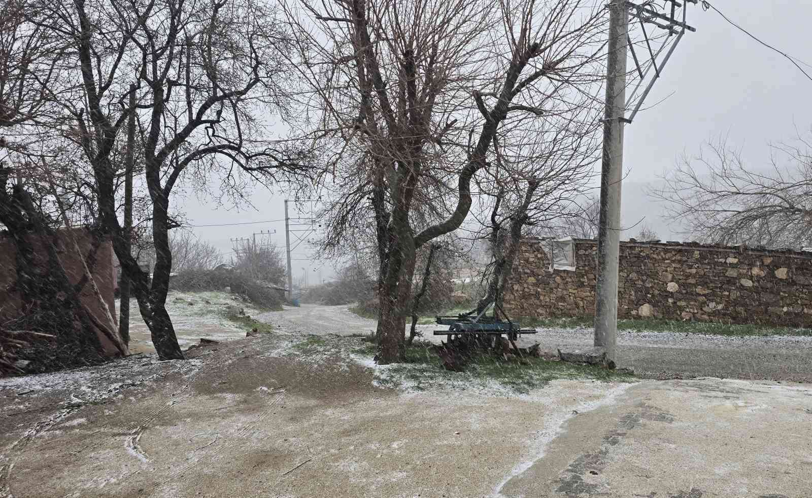 Alaşehir’de bir günde 4 mevsim yaşandı