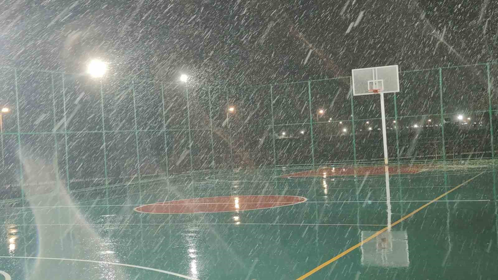 Van’da kar yağışı yeniden etkili oldu