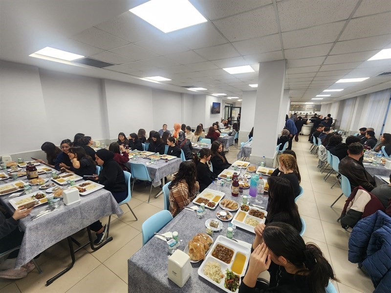 Edremit Kaymakamı Odabaş, iftar sofrasında Şehit Mustafa Serin Fen Lisesi &ouml;ğrenci ve &ouml;ğretmenleriyle buluştu
