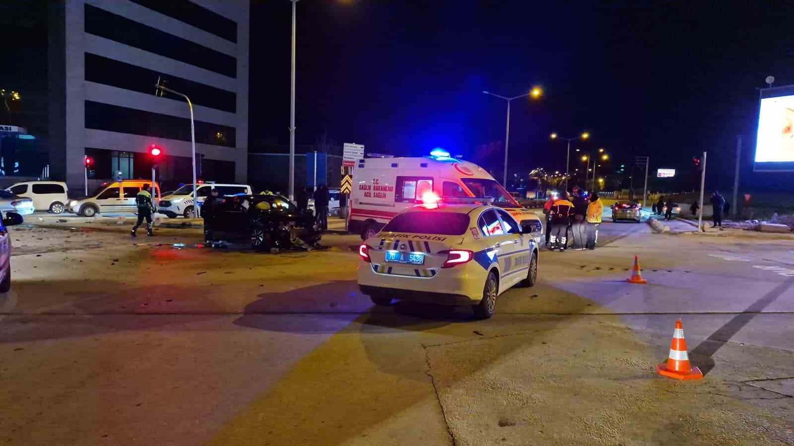 Karaman’da polisten kaçan şüpheliler kaza yaptı: 3 yaralı