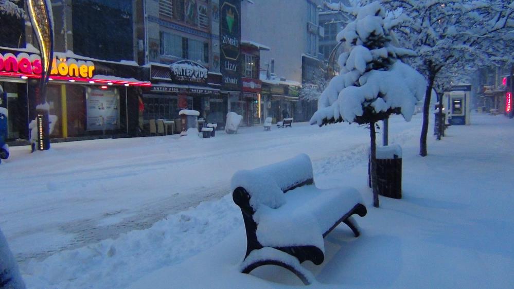 Kars’ta eğitime kar engeli: 40 santimetre kar yağdı!