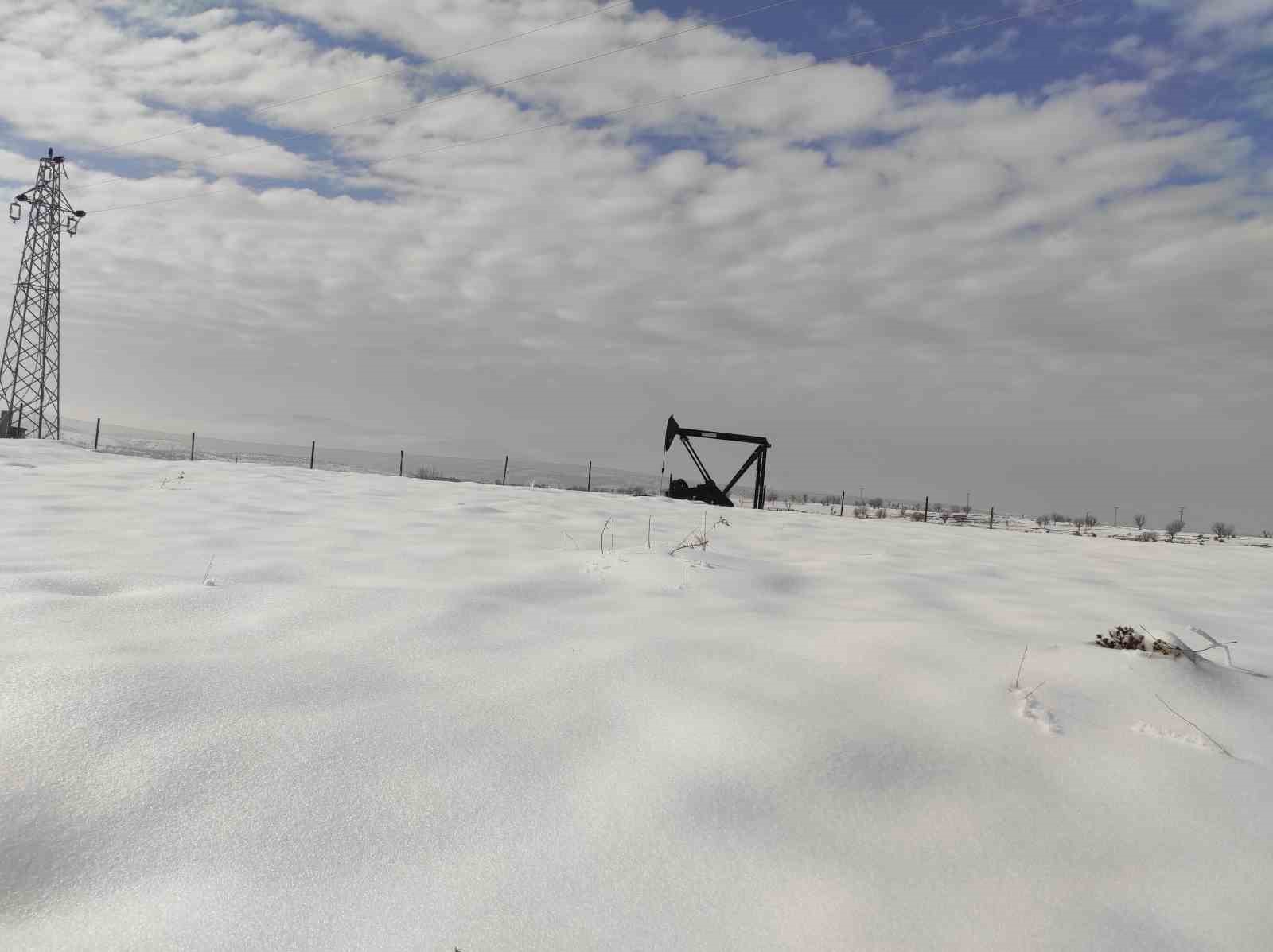 Sason ve Kozluk’ta okullara kar engeli