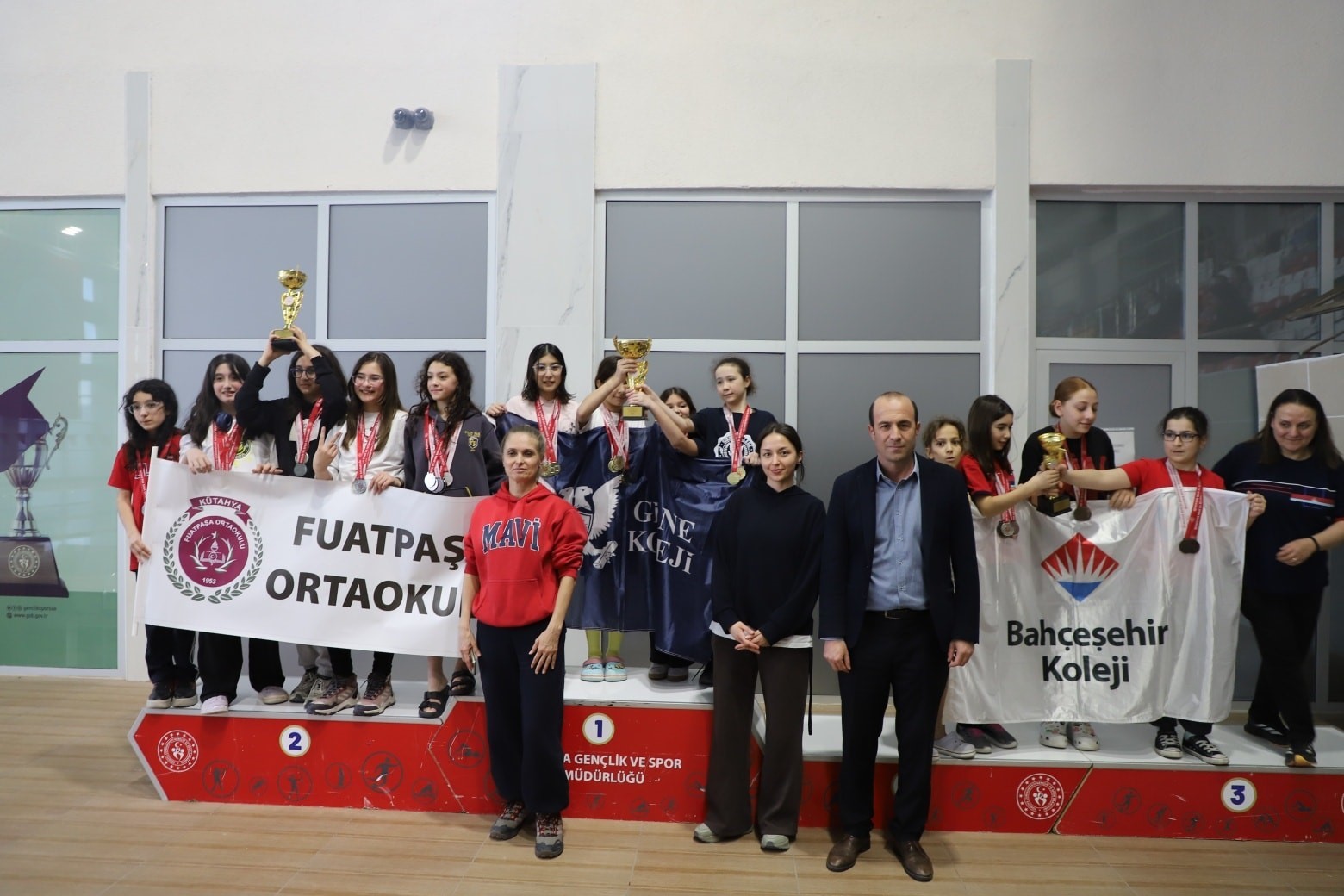 K&uuml;tahya&rsquo;da k&uuml;&ccedil;&uuml;kler y&uuml;zme il birinciliği heyecanı
