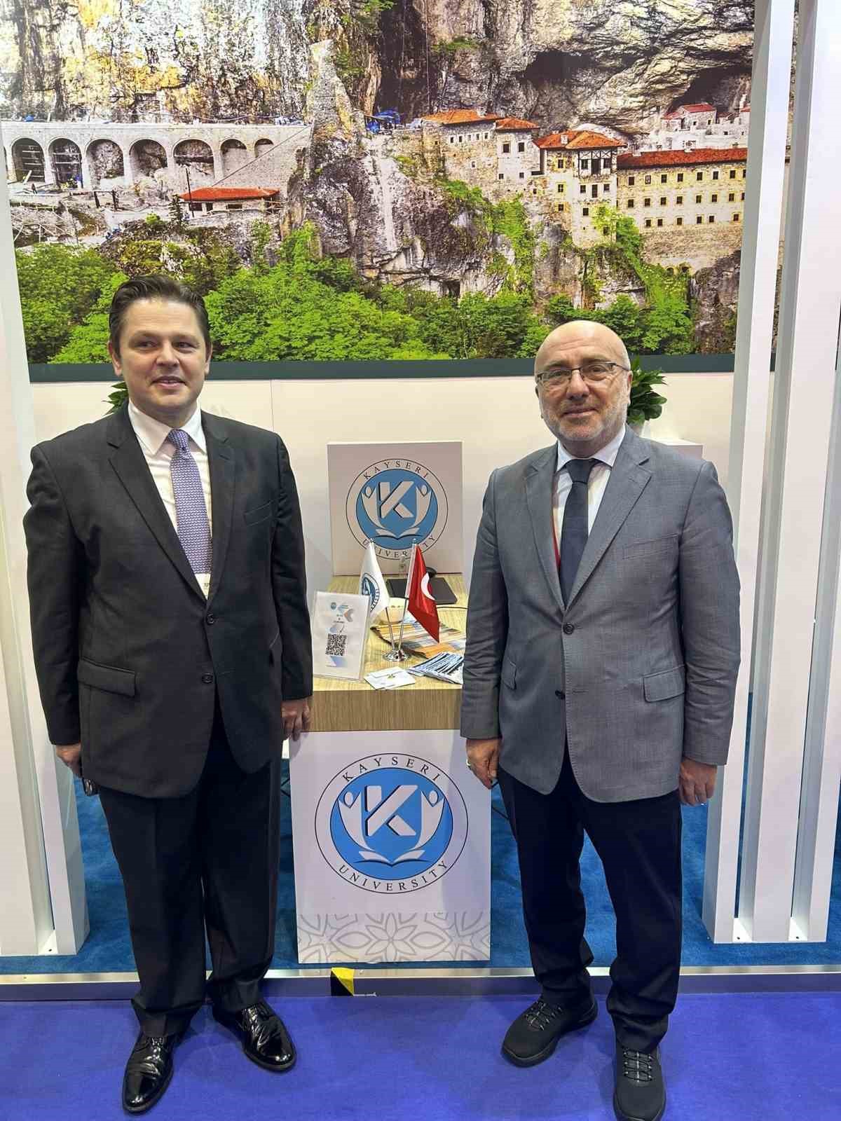 Rektör Karamustafa, Hong Kong’da APAIE Uluslararası Etkinliği’ne katıldı