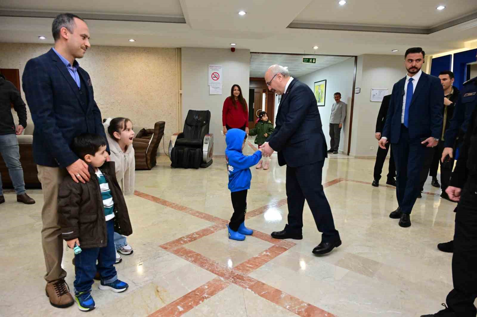 Vali K&ouml;şger, şehit aileleri ve gaziler iftarda buluştu
