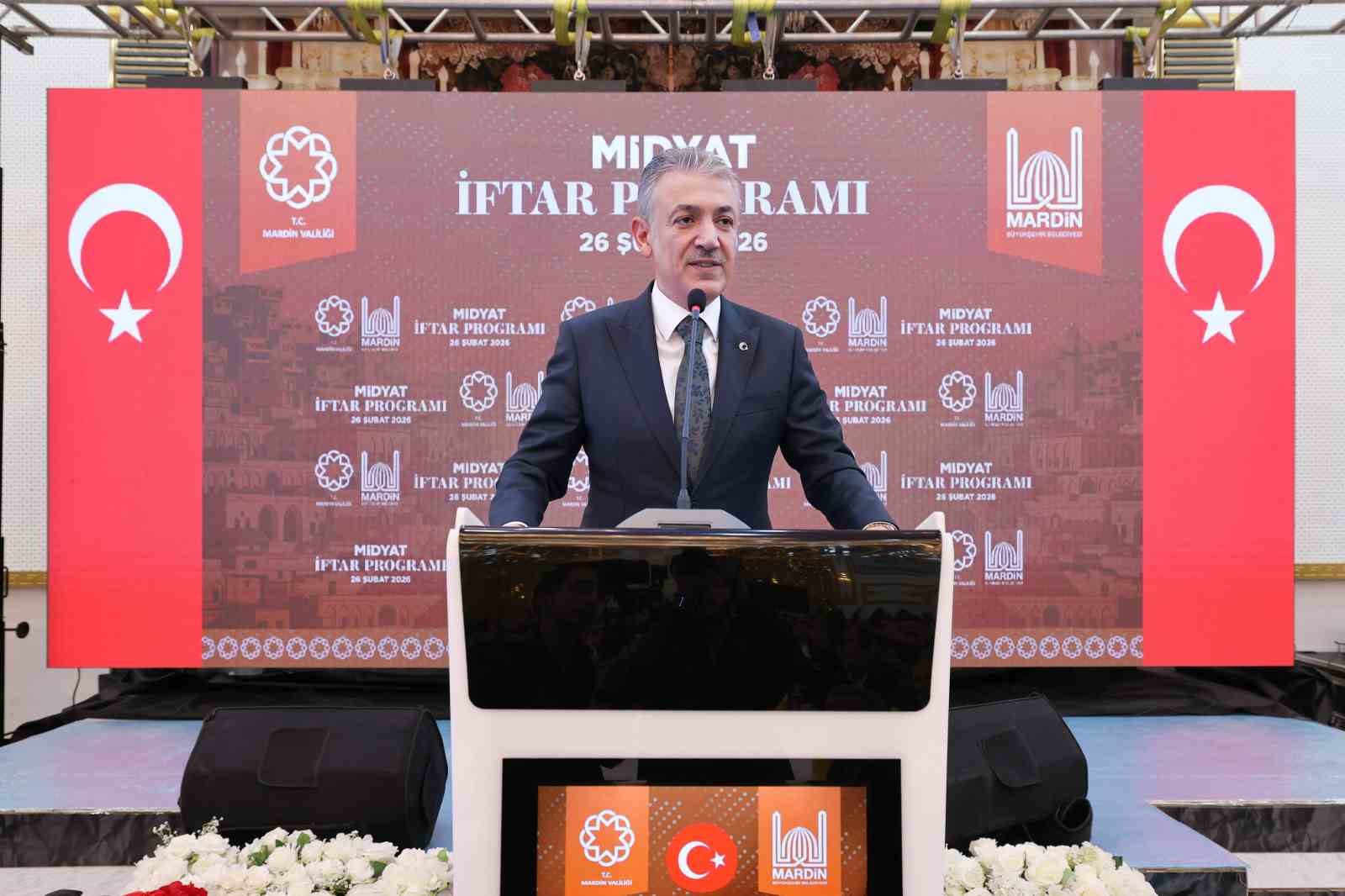 Vali Akkoyun, Midyat&rsquo;ta vatandaşlarla iftarda bir araya geldi
