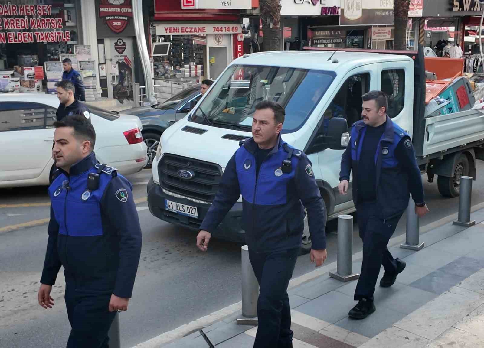 &Ccedil;ayırova&rsquo;da kaldırım işgaline ceza
