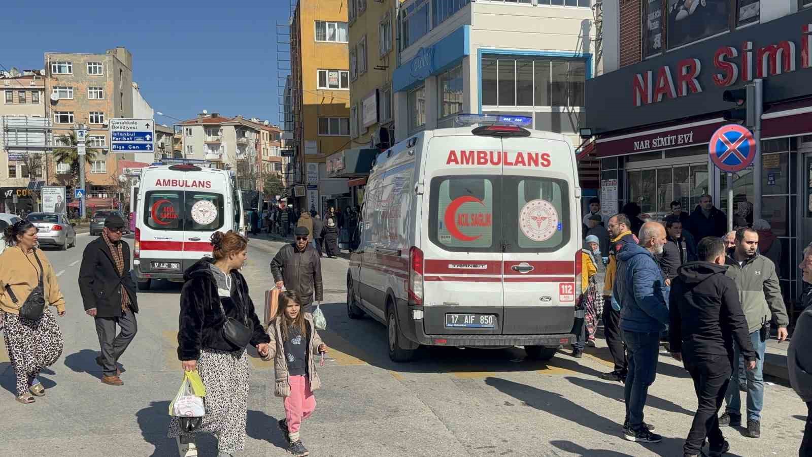Çanakkale’de özel halk otobüsü yayaya çarptı: 8 yaralı