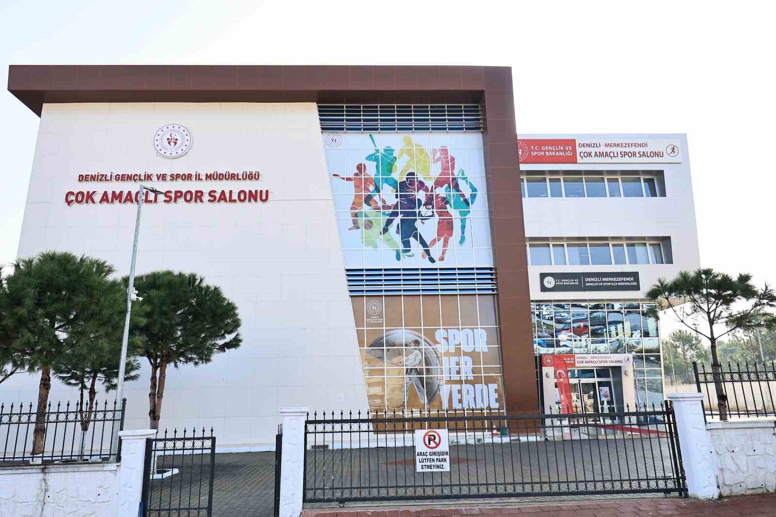 Sporcuların faydalandığı salon yeni ekipmanlarla donatıldı
