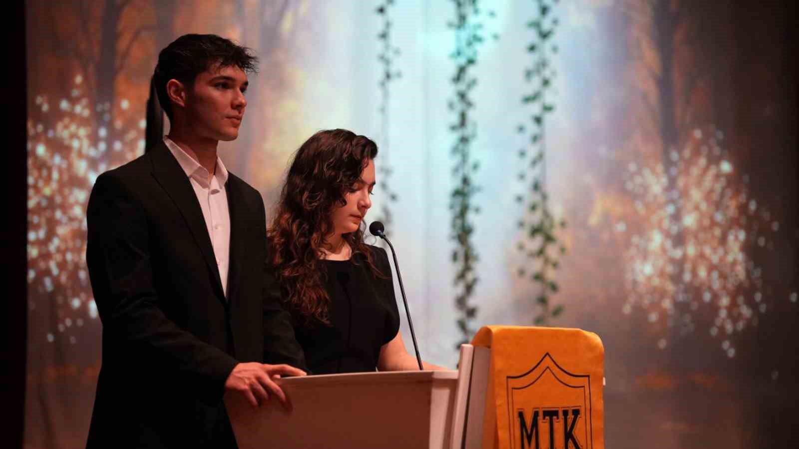 MTK Koleji&rsquo;nden sanat dolu bir gece: Şiirle m&uuml;ziğin dansı
