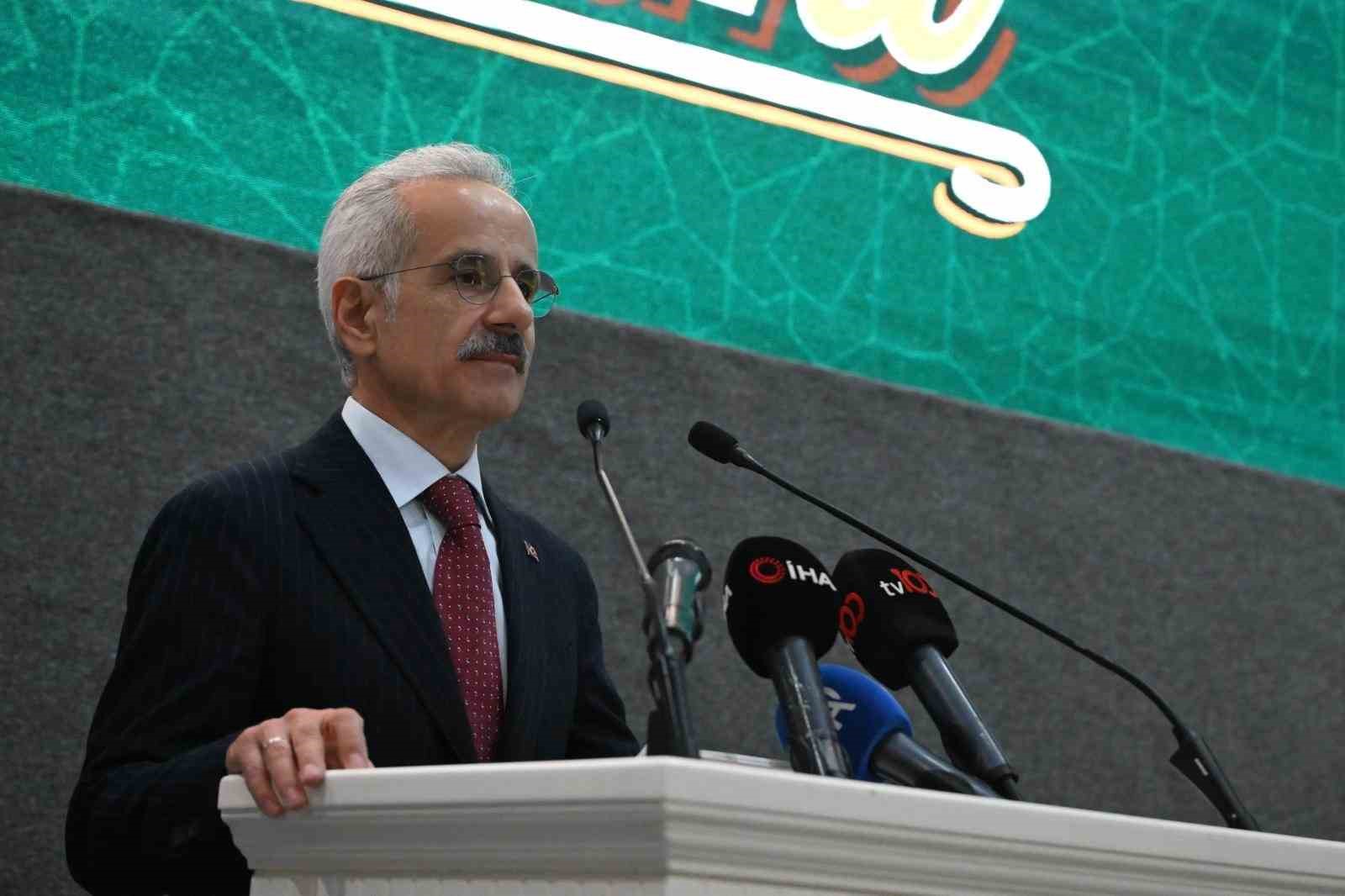 Bakan Uraloğlu: "15 yaşından küçük çocuklar sosyal paylaşım sitelerinde hesap açamayacak"