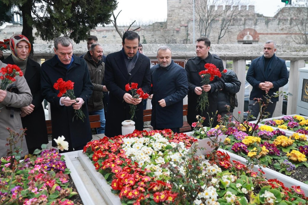 Eski Başbakan Necmettin Erbakan kabri başında anıldı