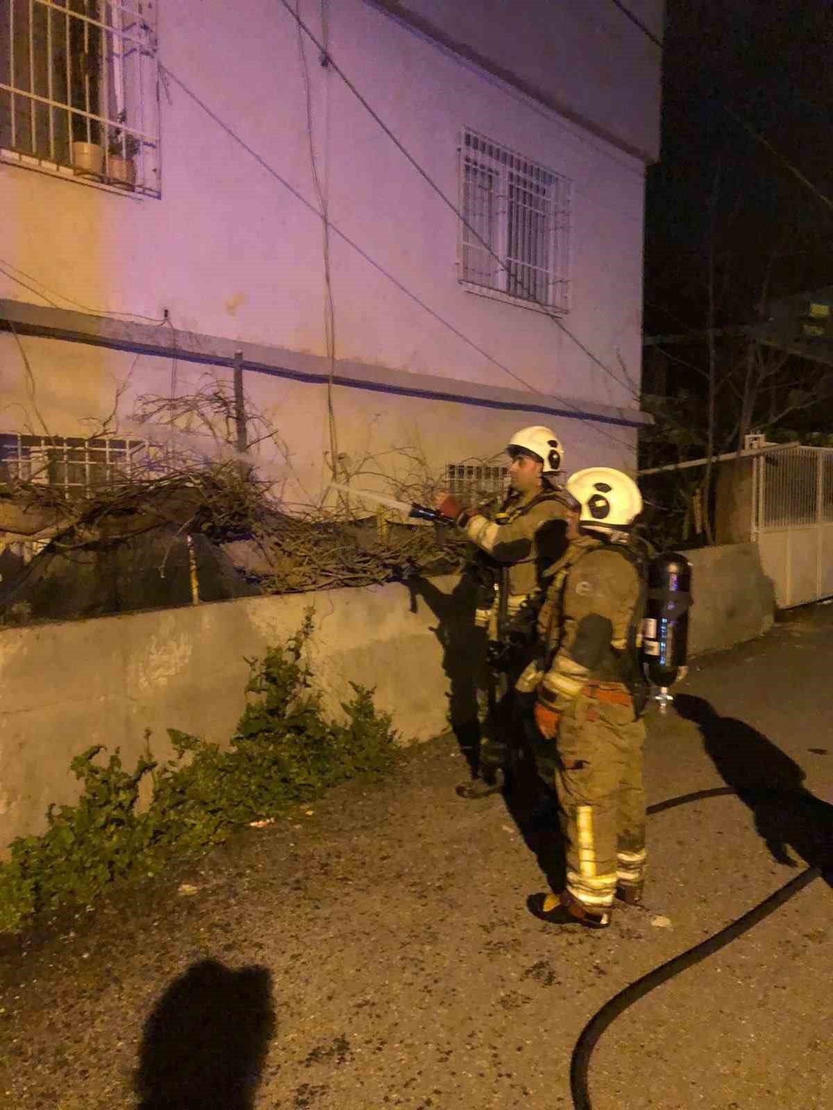 İskenderun&rsquo;da ev yangını b&uuml;y&uuml;meden s&ouml;nd&uuml;r&uuml;ld&uuml;
