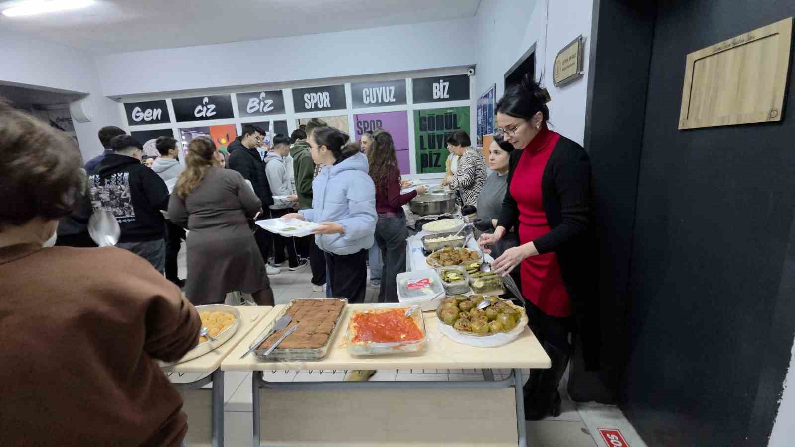 Edirne&rsquo;de imece usul&uuml; iftar: Okul i&ccedil;inde Ramazan bereketi
