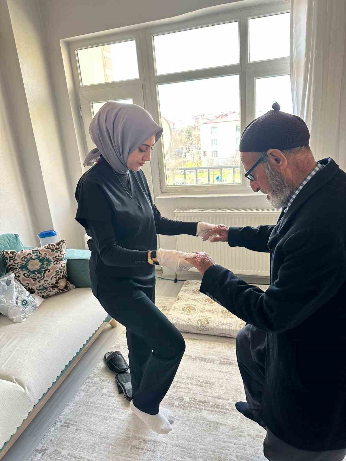 Kovancılar&rsquo;da bir ilk: Evde fizik tedavi uygulaması
