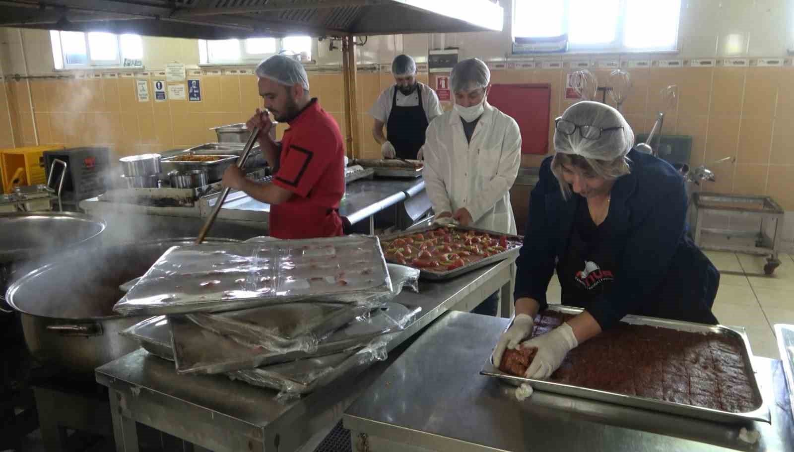 Uzmanından, "Oru&ccedil; kesinlikle sigara ile a&ccedil;ılmamalı" uyarısı
