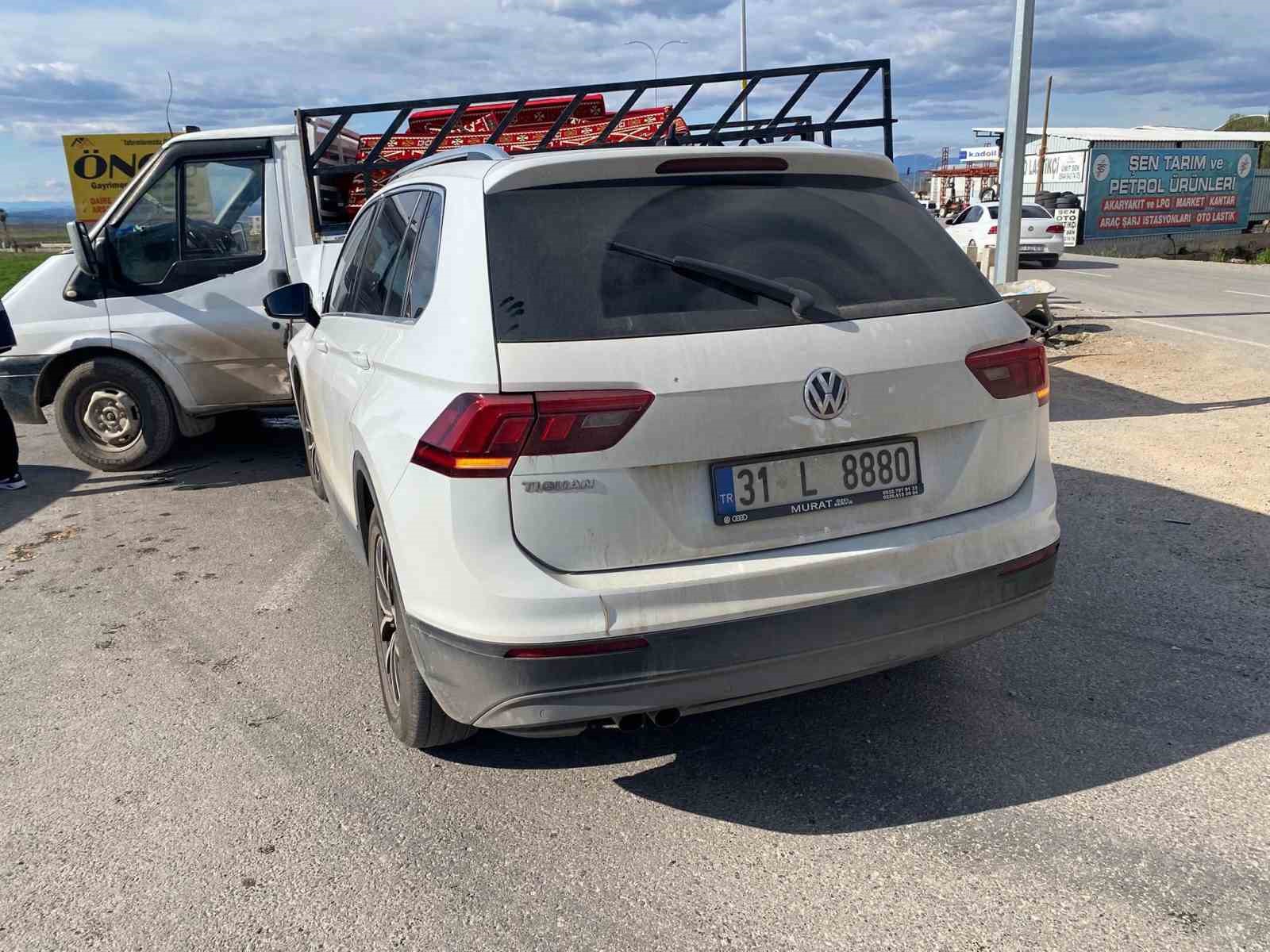 Osmaniye&rsquo;de otomobil ile pikap &ccedil;arpıştı 2 yaralı
