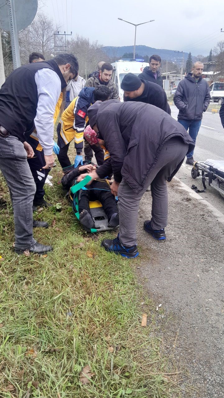 Otobüsle çarpışan motosiklet sürücüsü hayatını kaybetti