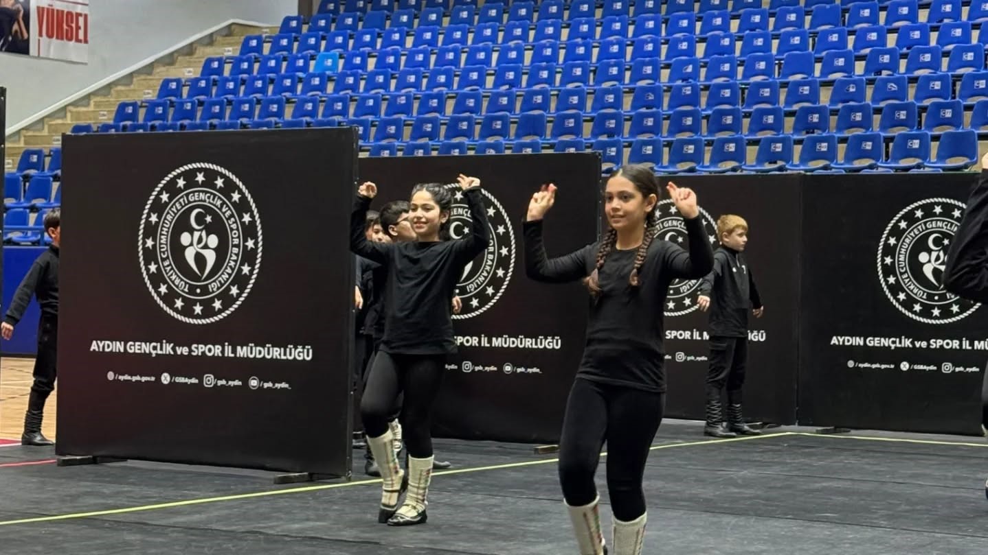 Minik efeler birincilik için yarıştı