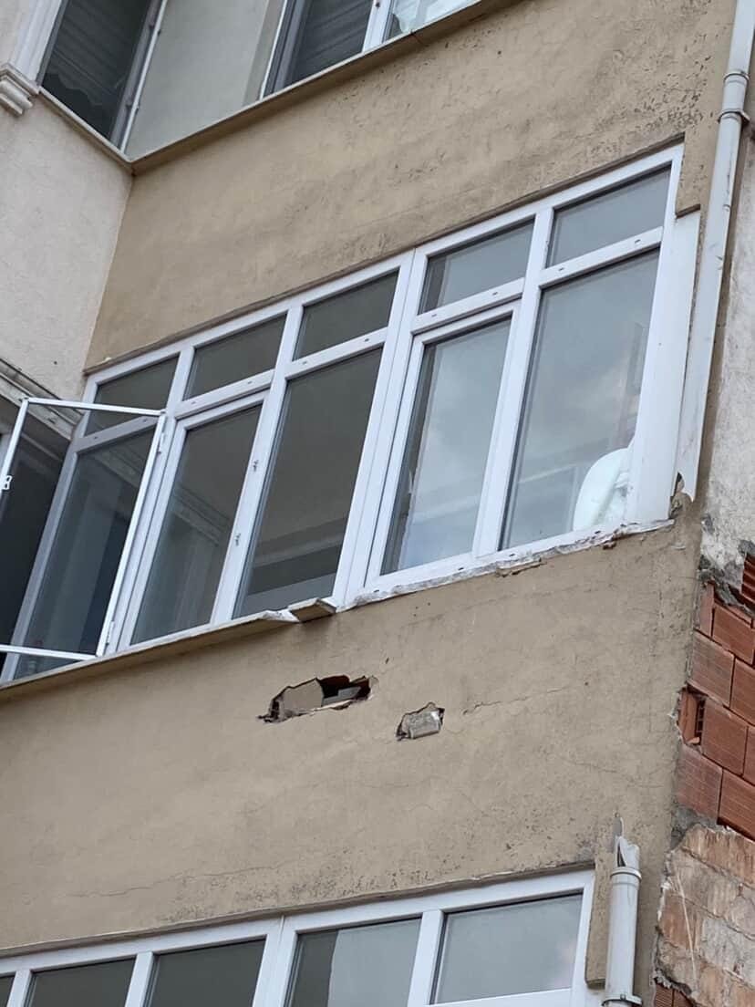 Karacabey’de inşaat çalışması yan binaya zarar verdi