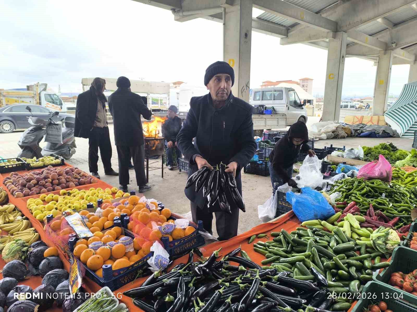 Antalya&rsquo;daki olumsuz hava şartları patlıcanın tadını ka&ccedil;ırdı
