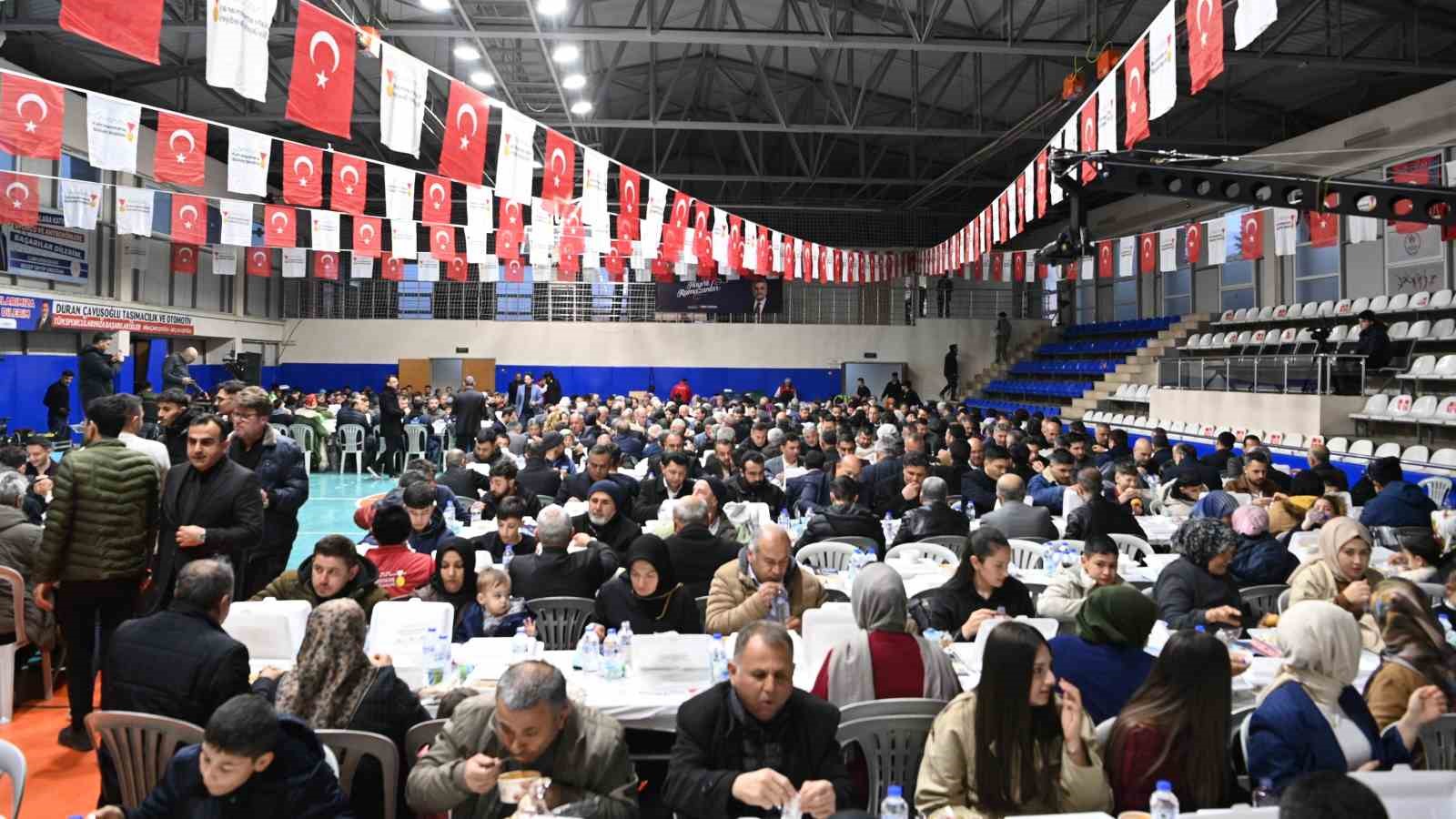 Büyükşehir’in gönül sofrası Türkoğlu’nda kuruldu