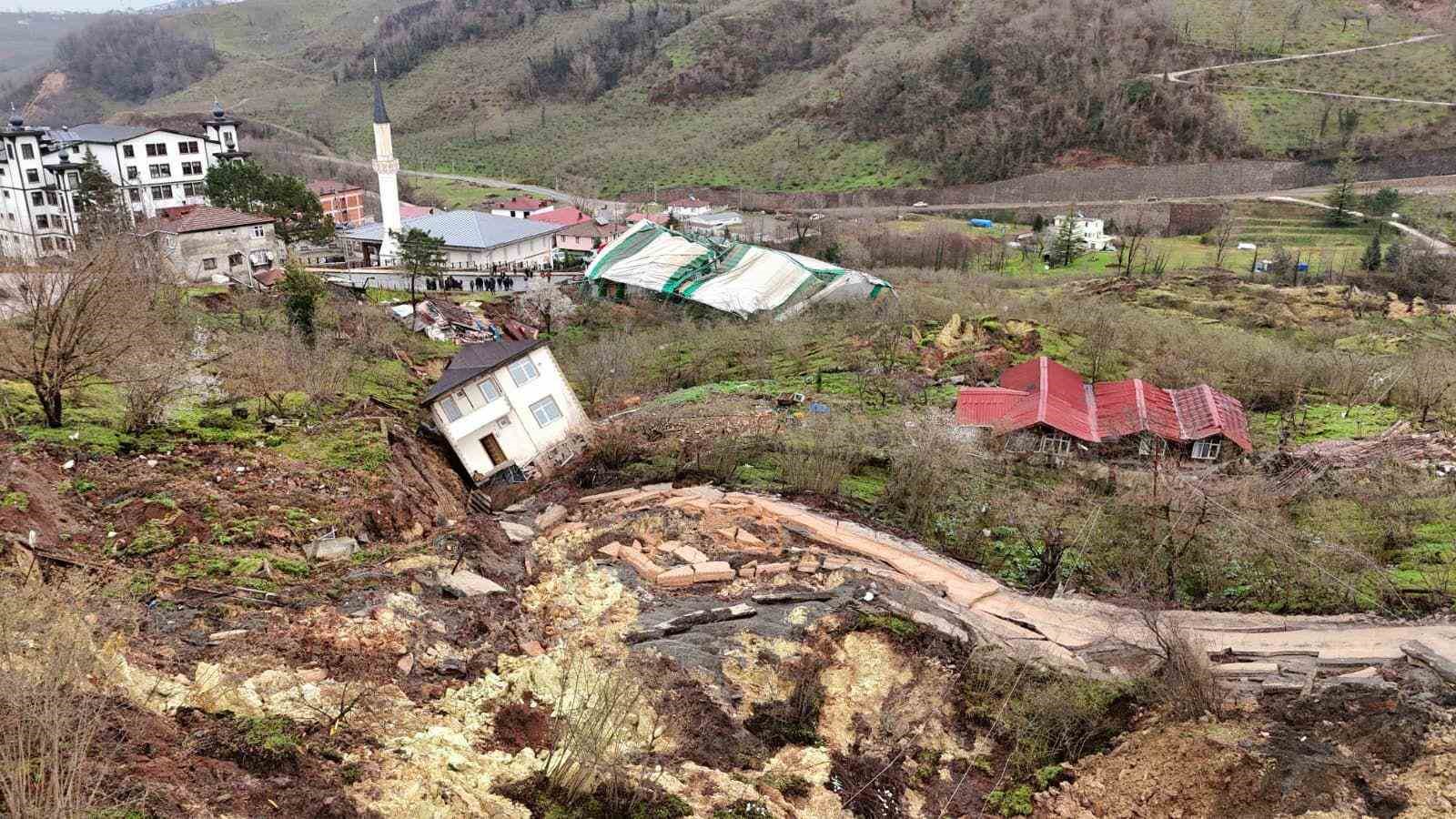 Başkan Güler: "Heyelan bölgesinin üstesinden geleceğiz"
