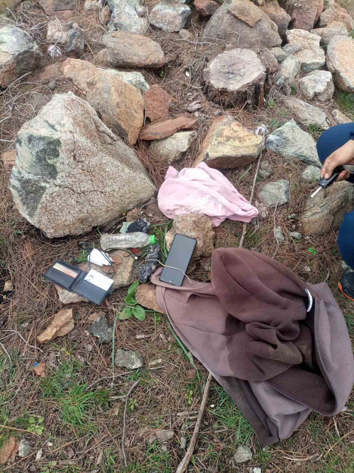 Misafirliğe geldiği evde camdan &ccedil;ıkarak kaybolan gencin ailesi 10 g&uuml;nd&uuml;r evlatlarından gelecek haberi umutla bekliyor
