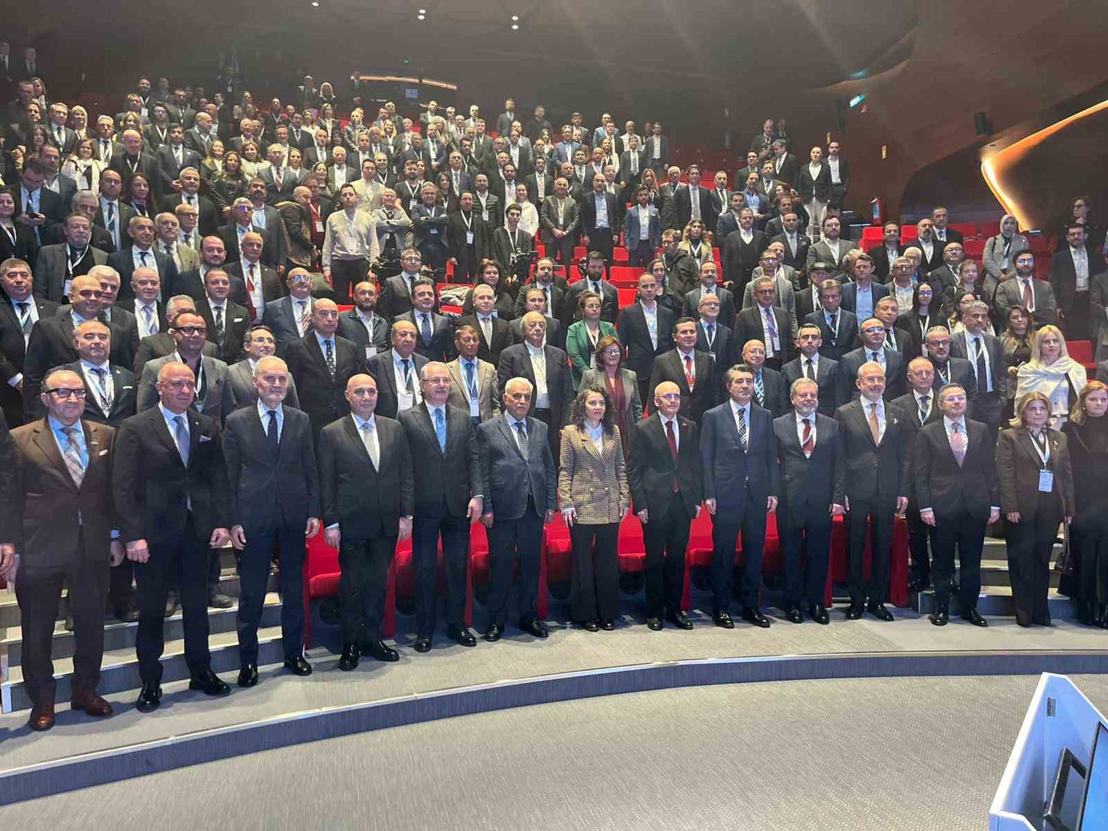 Bakan Şimşek: "Cumhurbaşkanımızın liderliğinde bu &uuml;lke 20 yıldır d&uuml;nyayı &ccedil;ok daha iyi okumuş"
