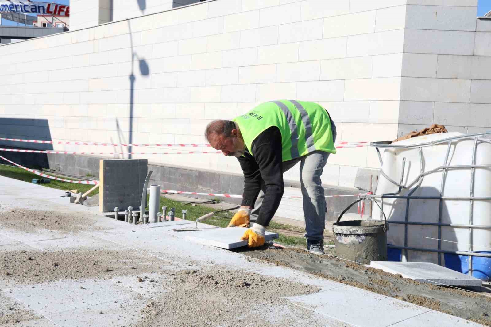 Akçaray tramvay hattının yolcu kapasitesi iki katına çıkarılıyor