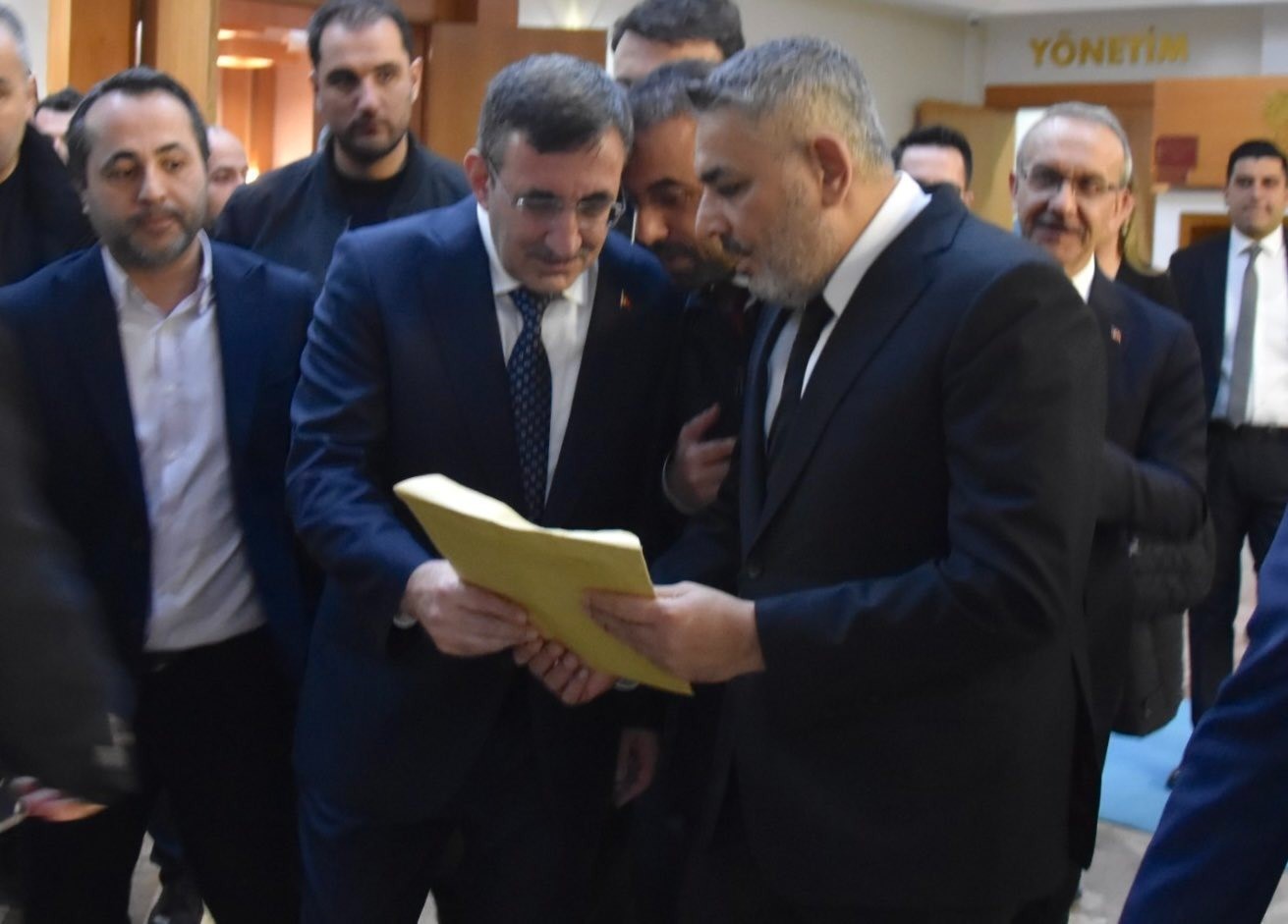 Başkan Sadıkoğlu, iş d&uuml;nyasının sorunlarını Cumhurbaşkanı Yardımcısı Yılmaz&rsquo;a sundu
