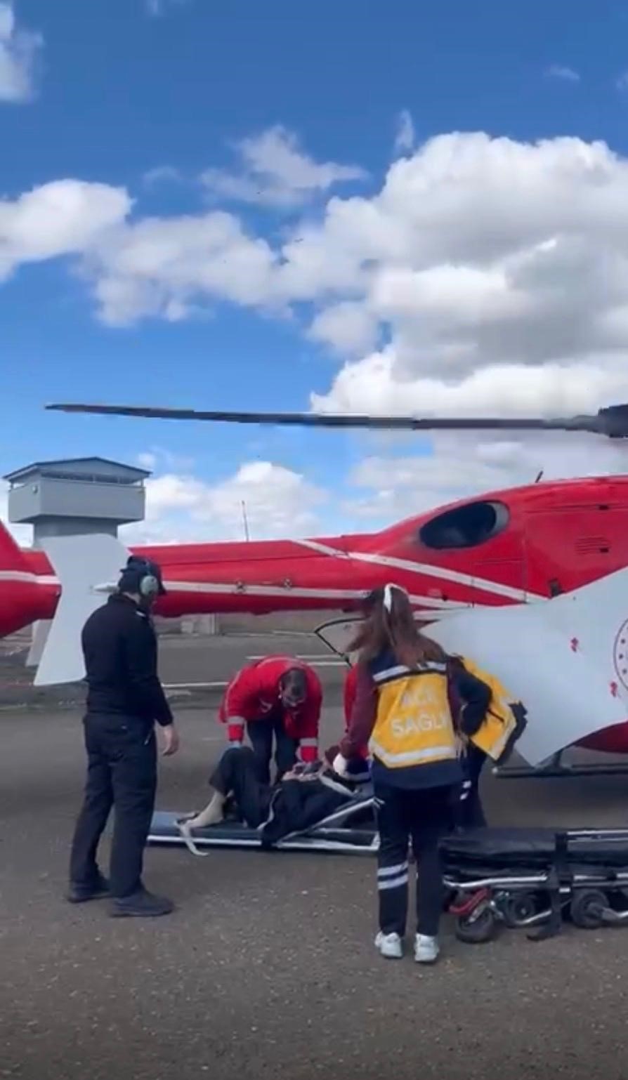 Bing&ouml;l&rsquo;de helikopter ambulans diyaliz hastası havalandı
