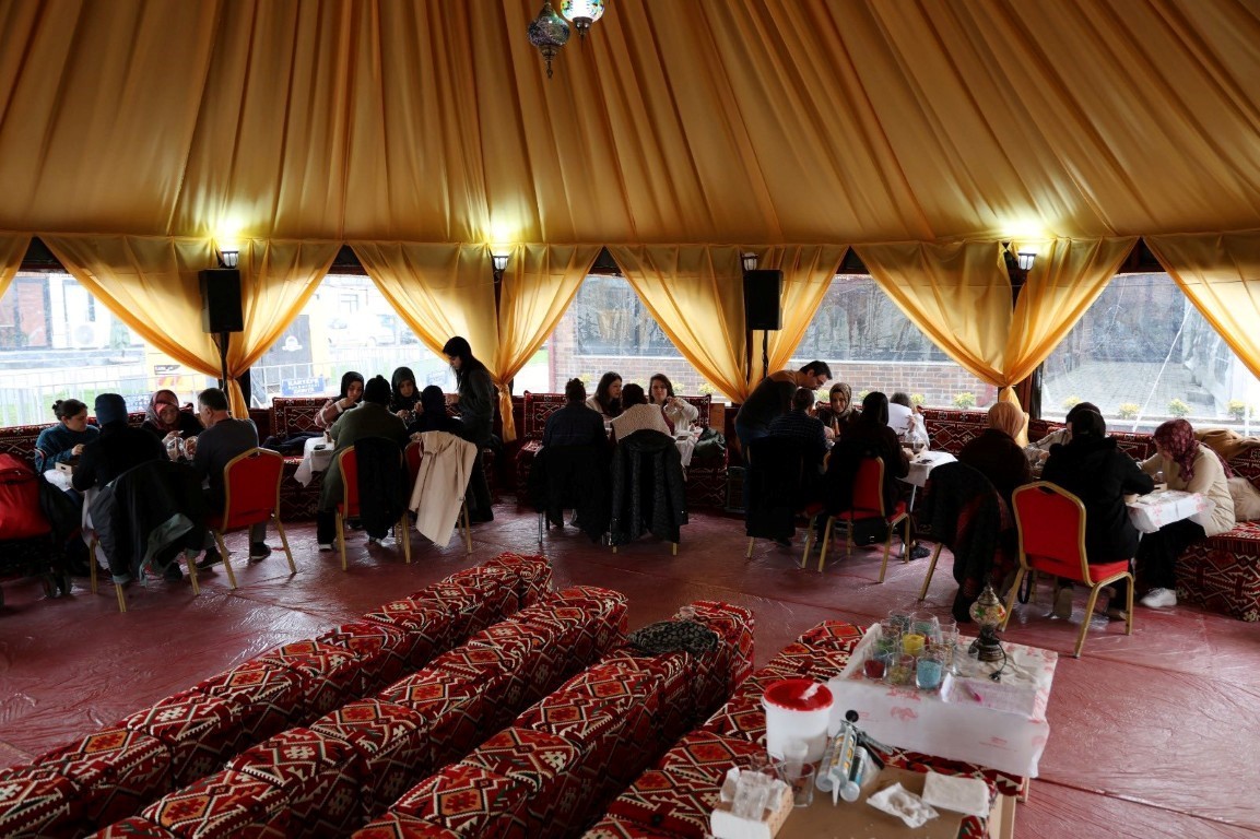 Kartepe&rsquo;de kurulan otağ &ccedil;adırında geleneksel sanatlar yaşatılıyor
