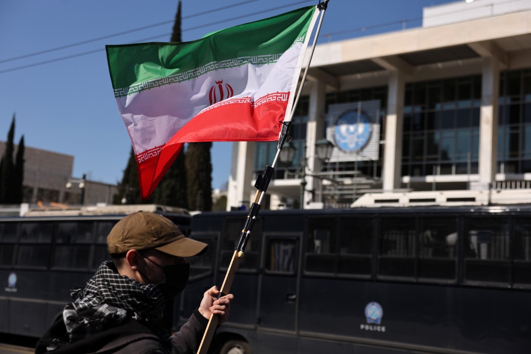 İran'da Hamaney'in ölümünün ardından yüz binler sokakta