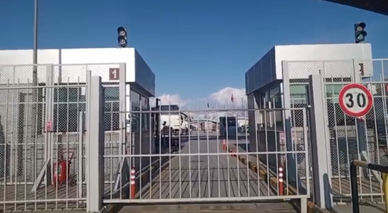 İran sınırındaki Esendere Sınır Kapısı’nda geçişlere kısıtlama getirildi