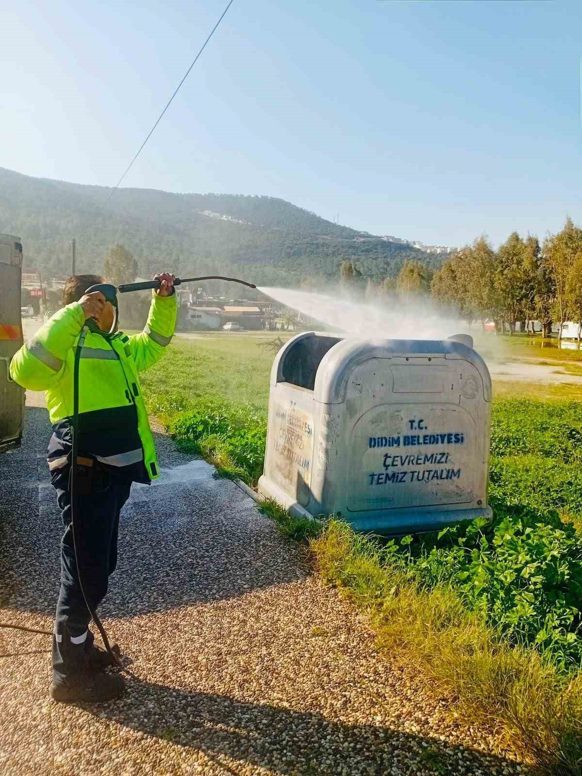 Didim Belediyesi Akbük’te saha çalışmalarını sürdürüyor