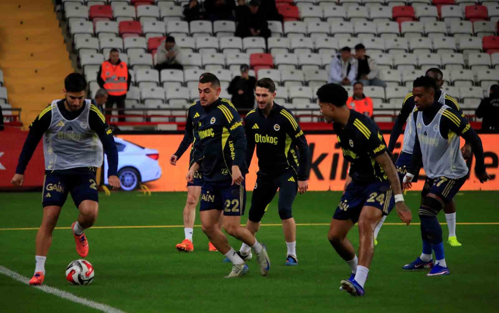 Trendyol Süper Lig: Antalyaspor: 0 - Fenerbahçe: 0 (Maç devam ediyor)