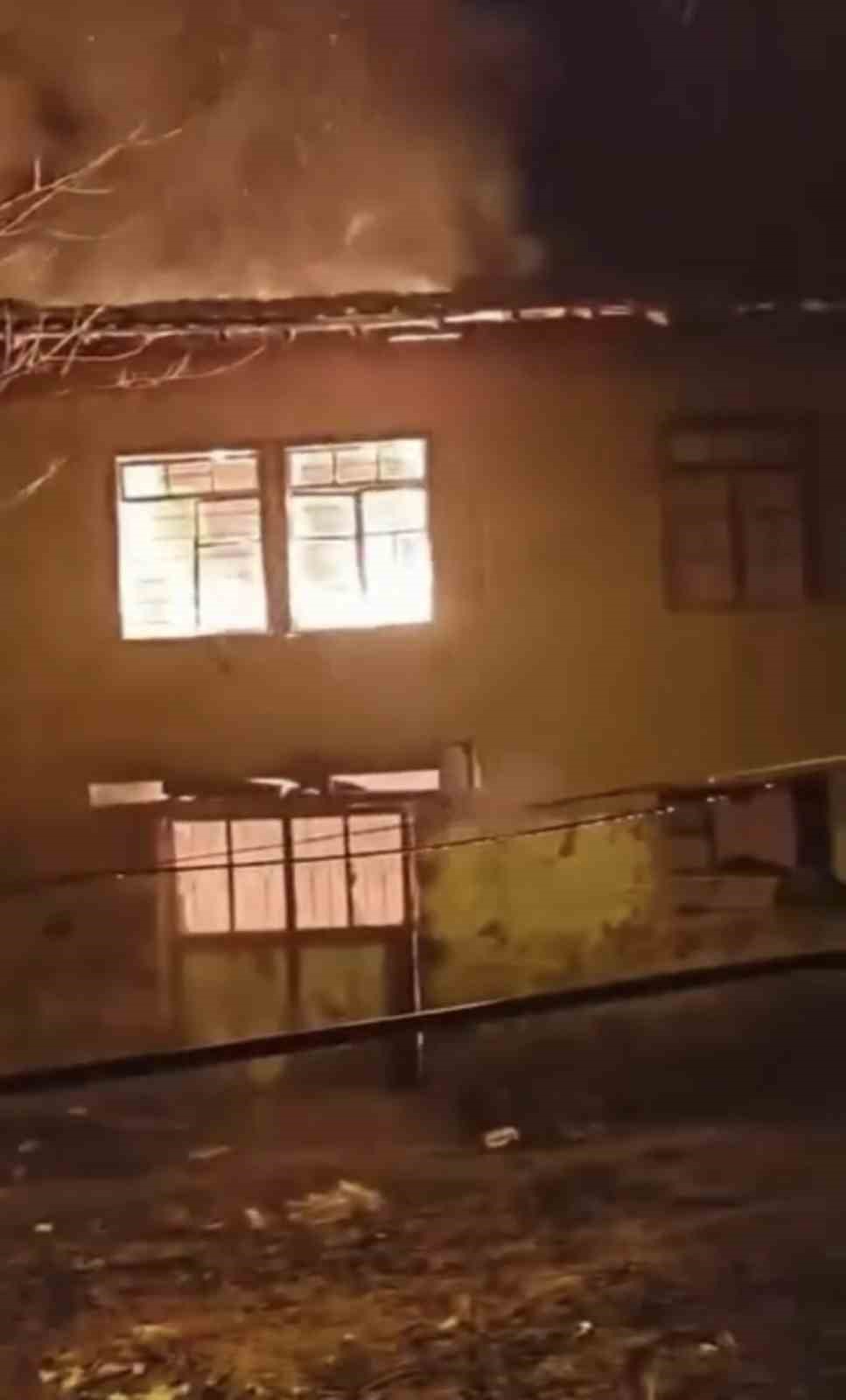 Tokat’ta alevler geceyi aydınlattı