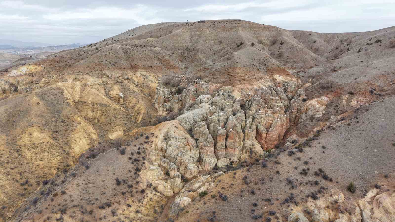 Kırıkkale’de doğanın şekillendirdiği kayalar ilgi çekiyor
