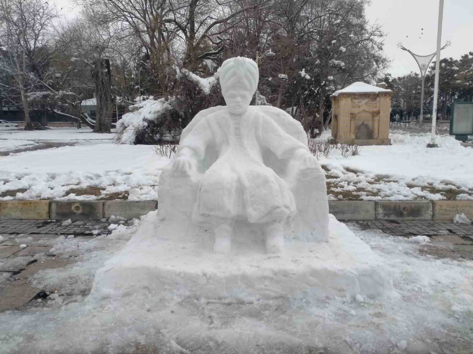 Erzincan’da kardan adam değil, kardan padişah