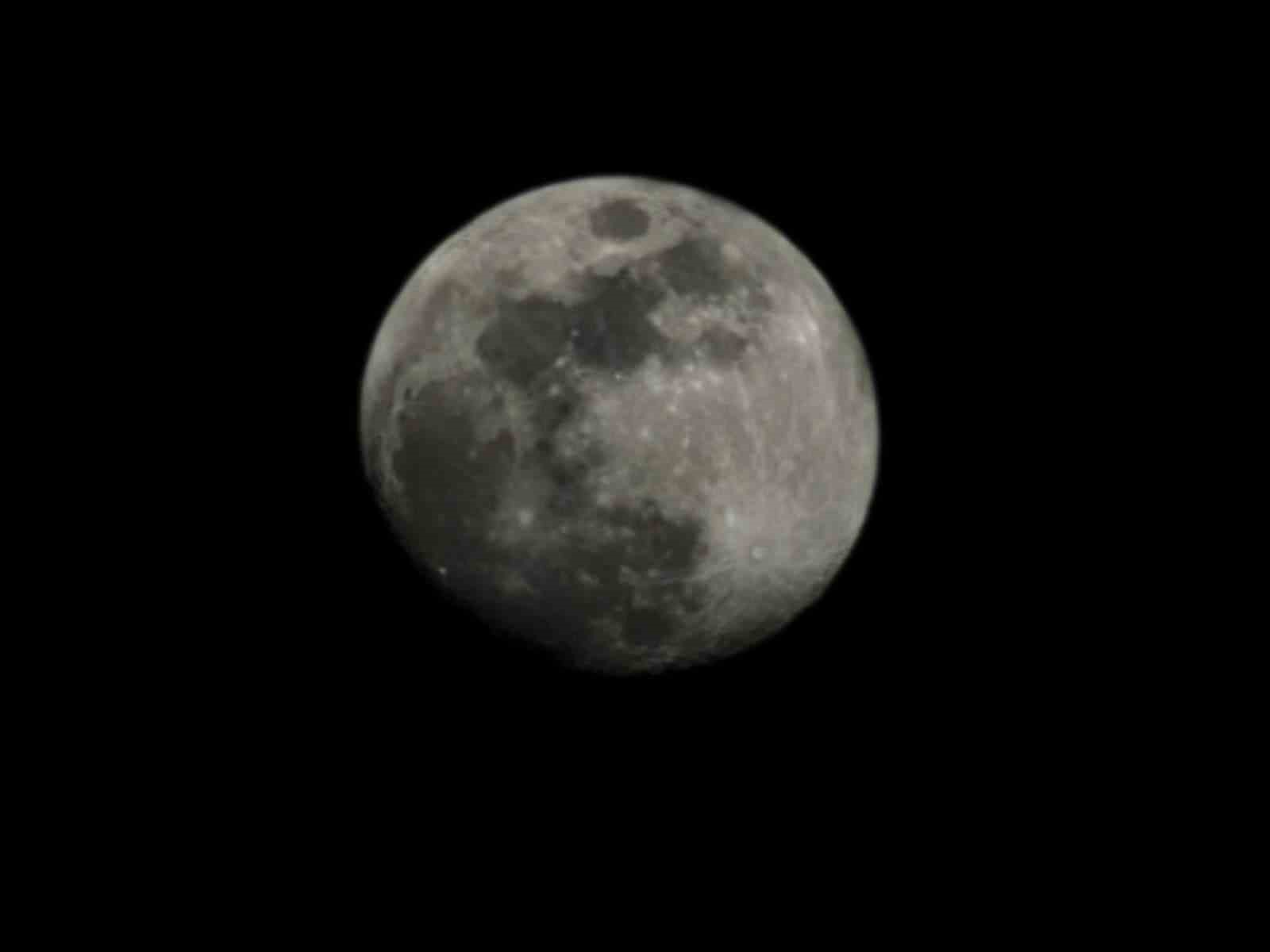 Elazığ’da şişkin ay gökyüzünü süsledi