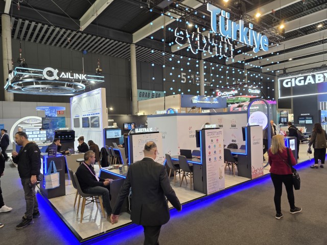 Barselona&rsquo;da yapay zekalı 