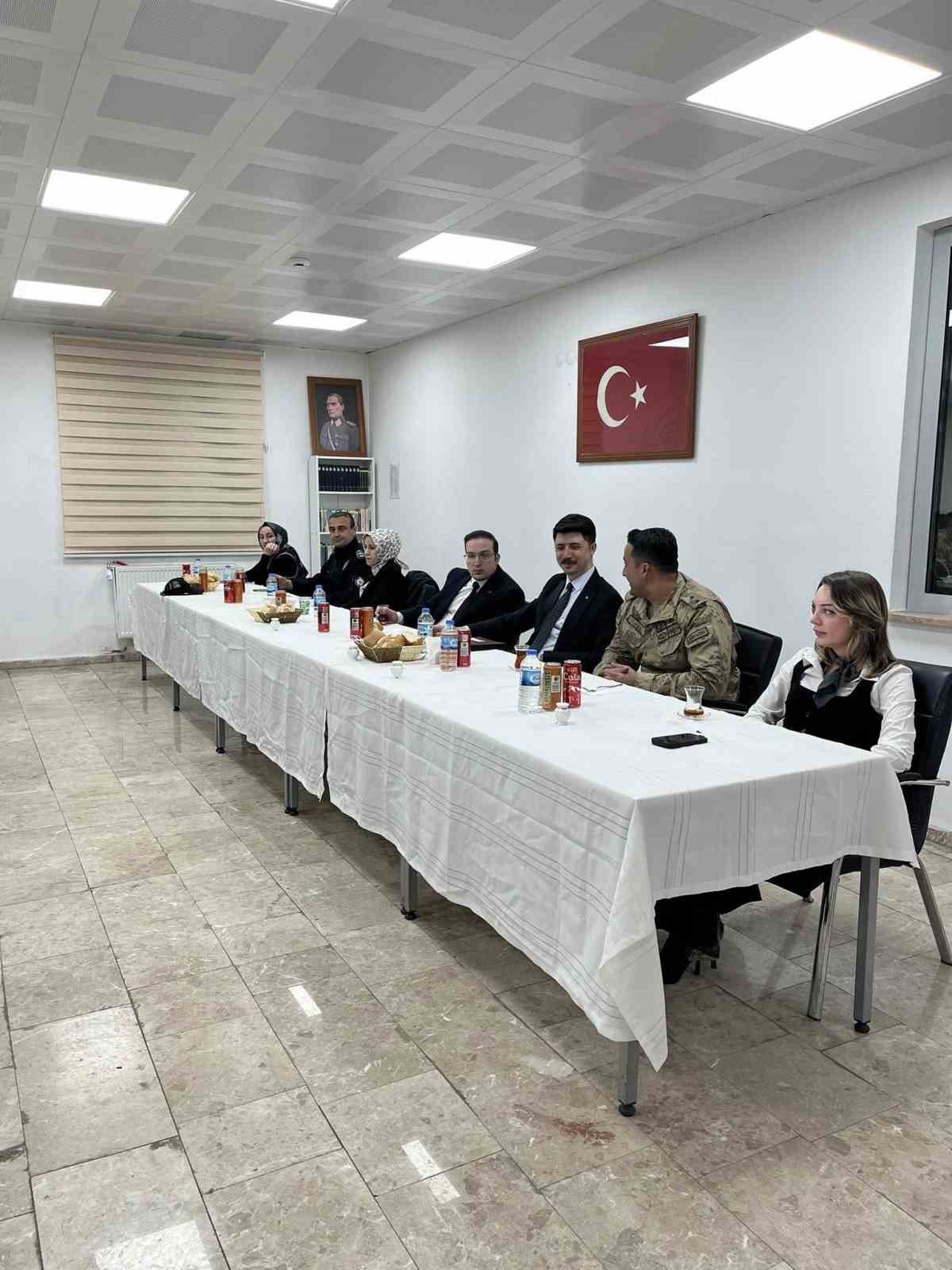 Digor Kaymakamı Ahmed Tayyib Kahraman, jandarma personeliyle iftarda buluştu
