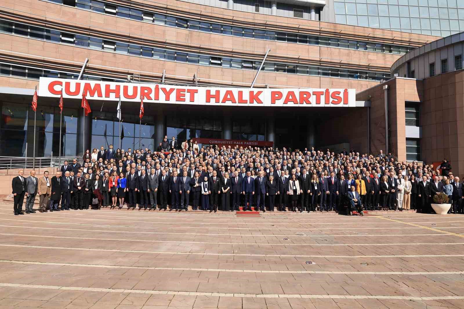 CHP Genel Başkanı Özel: "Bölgemiz bir ateş çemberine dönüşmüş durumda"