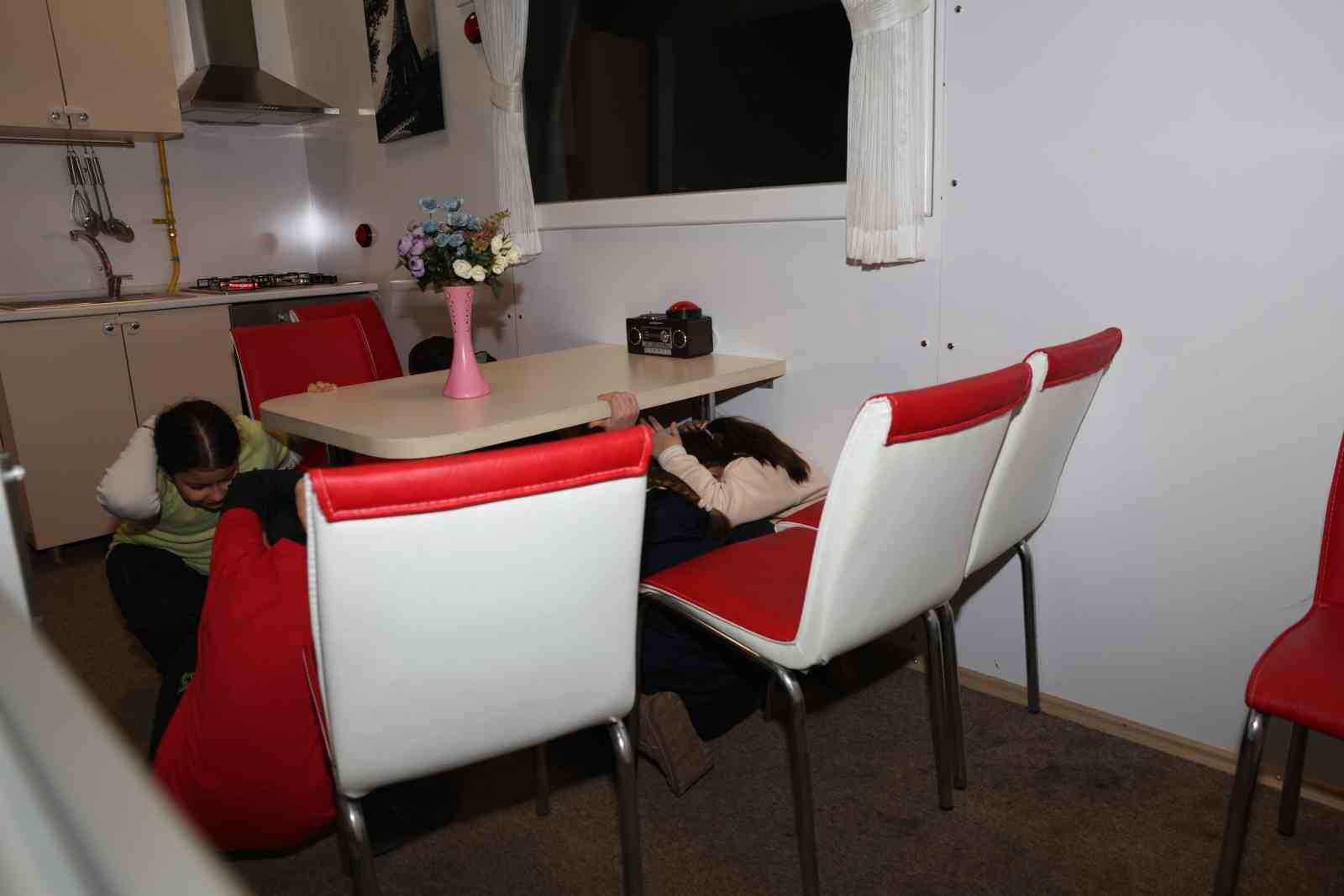 Nilüfer’de deprem haftası’nda uygulamalı afet eğitimi