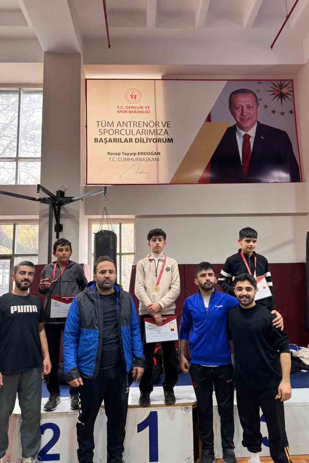 Çataklı öğrenciler Muay Thai İl Şampiyonası’nda derece elde etti